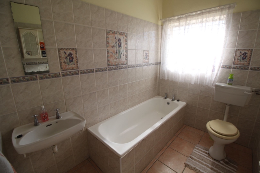 3 Bedroom Property for Sale in Parkside Eastern Cape